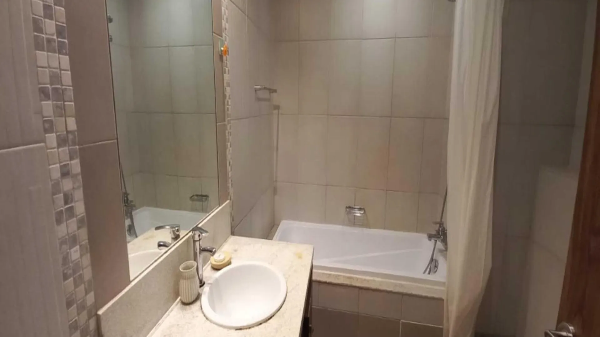 Luxury 1Br Apartment Executive Towers Business Bay Dubai United Arab Emirates